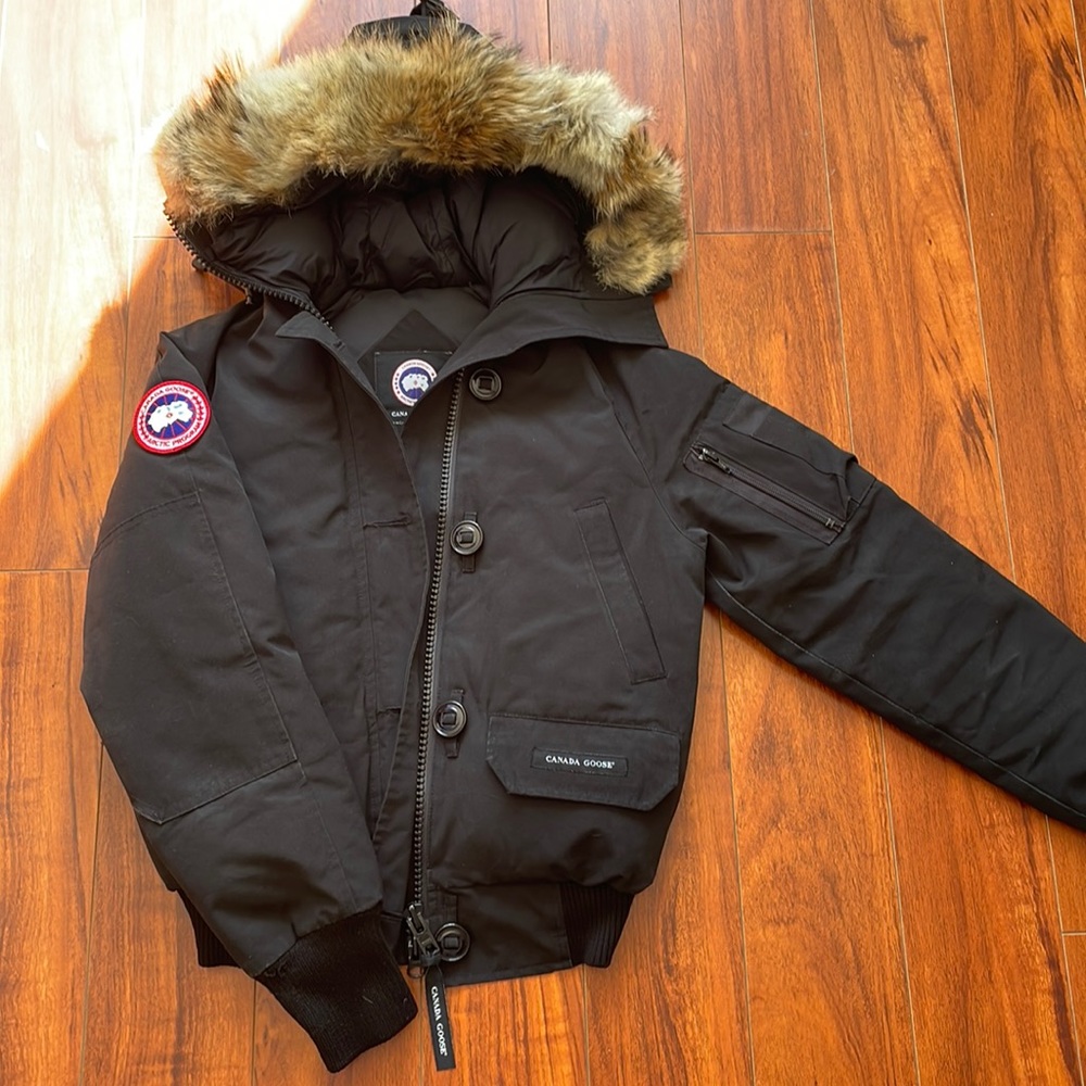 Canada goose Black short women Bomber jacket Coyote Fur